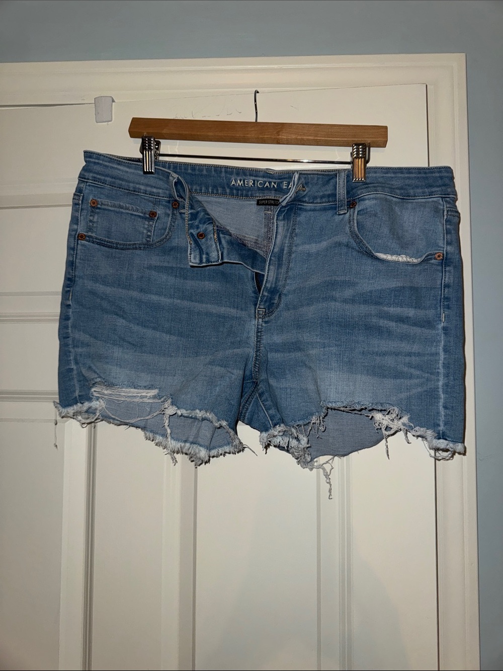 American Eagle Outfitters Light Wash Frayed Hem Denim Shorts